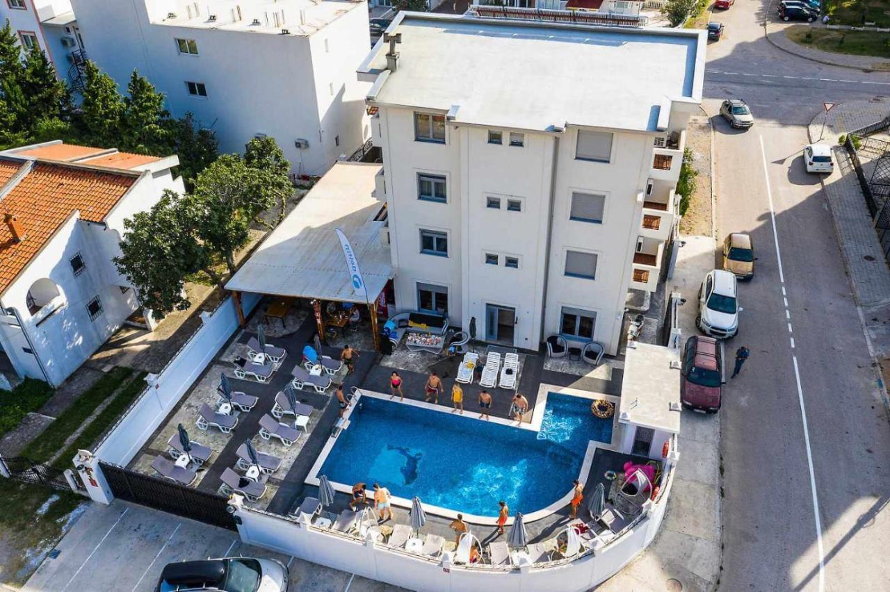 Delfin Apartments Sutomore Luaran gambar