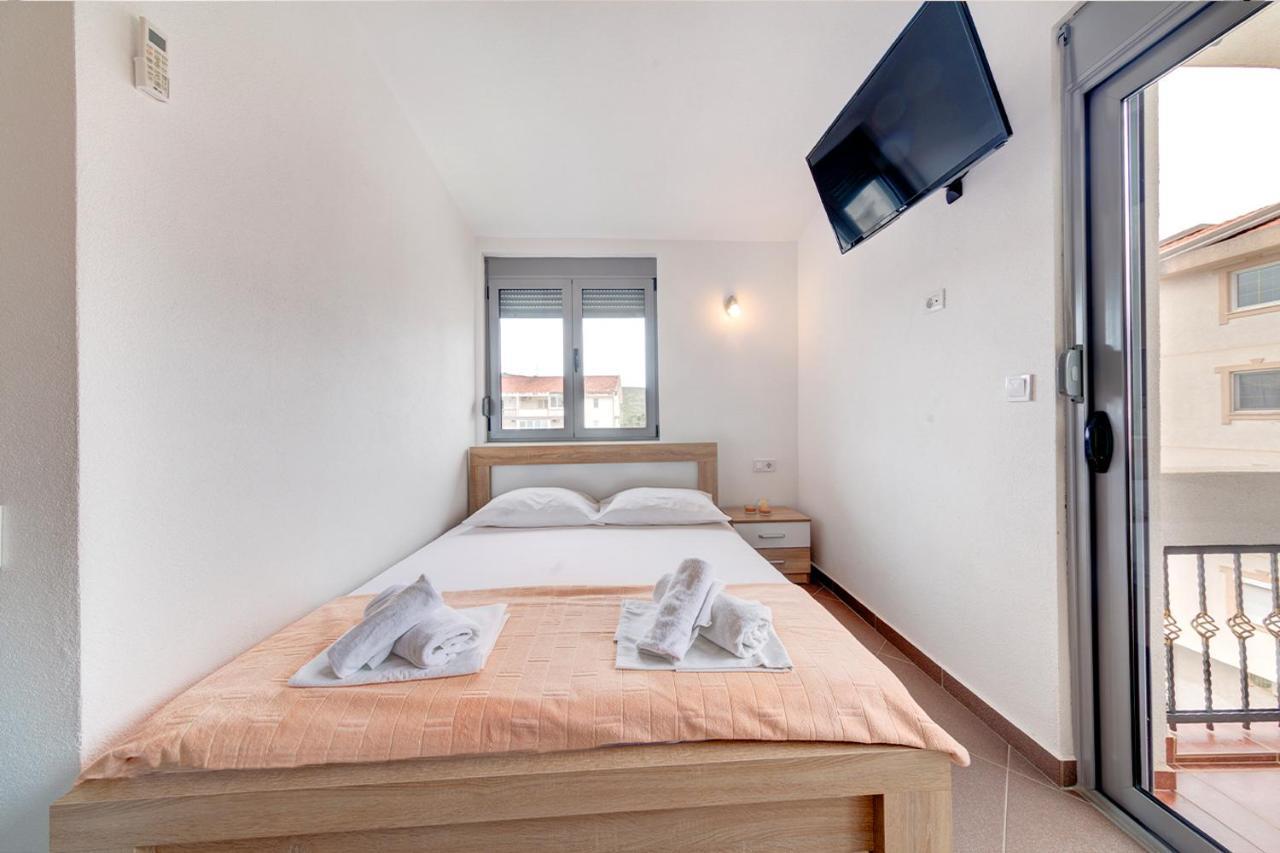 Delfin Apartments Sutomore Luaran gambar