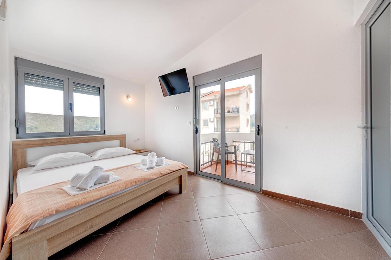 Delfin Apartments Sutomore Luaran gambar