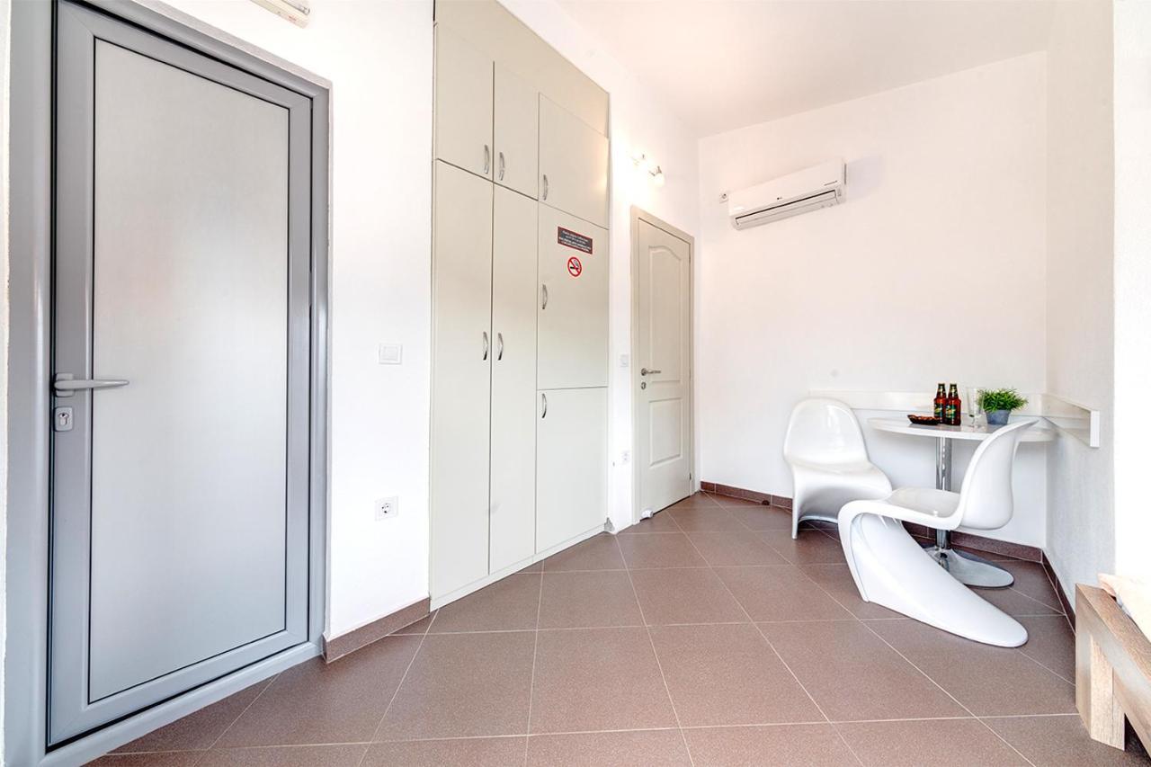 Delfin Apartments Sutomore Luaran gambar