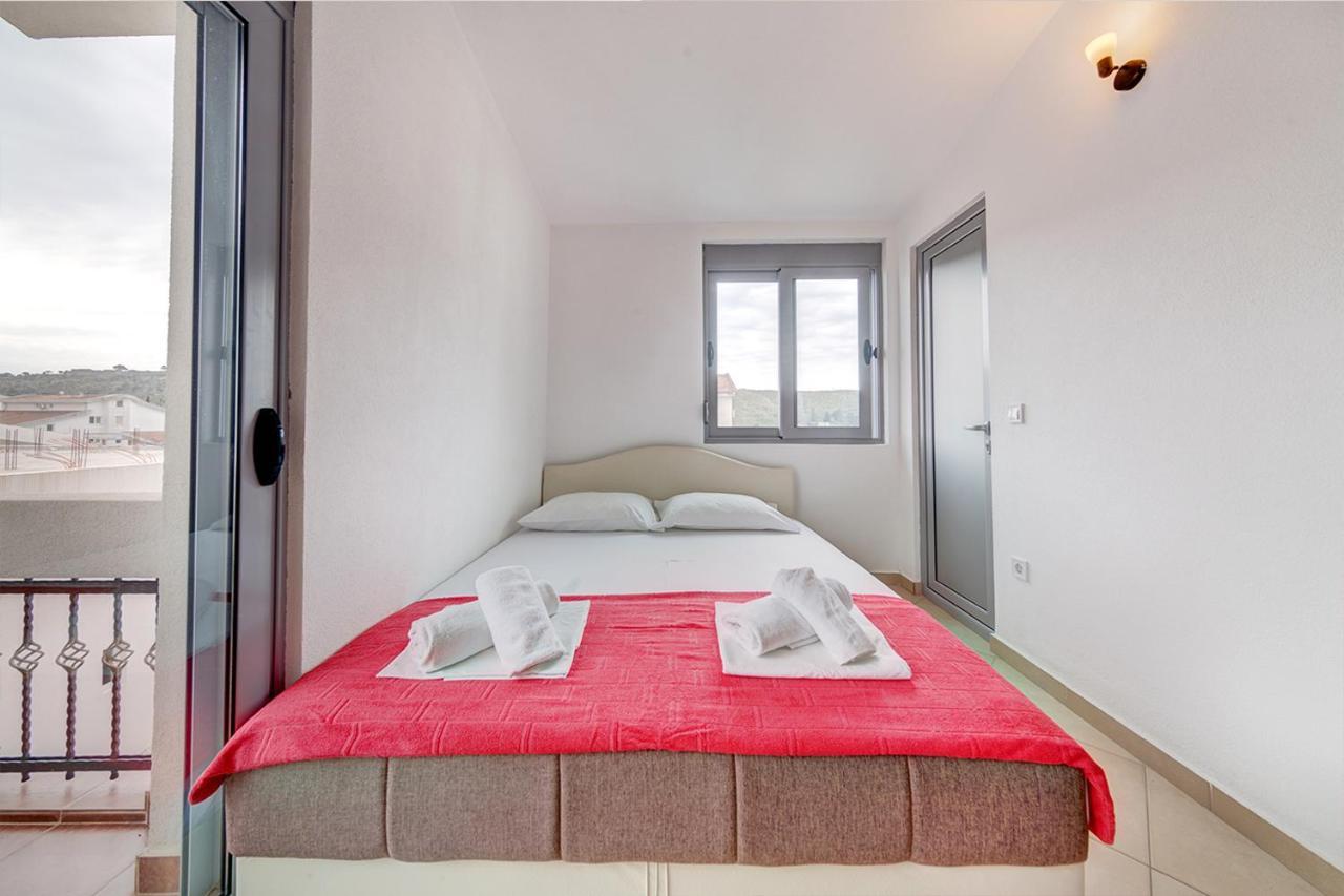 Delfin Apartments Sutomore Luaran gambar
