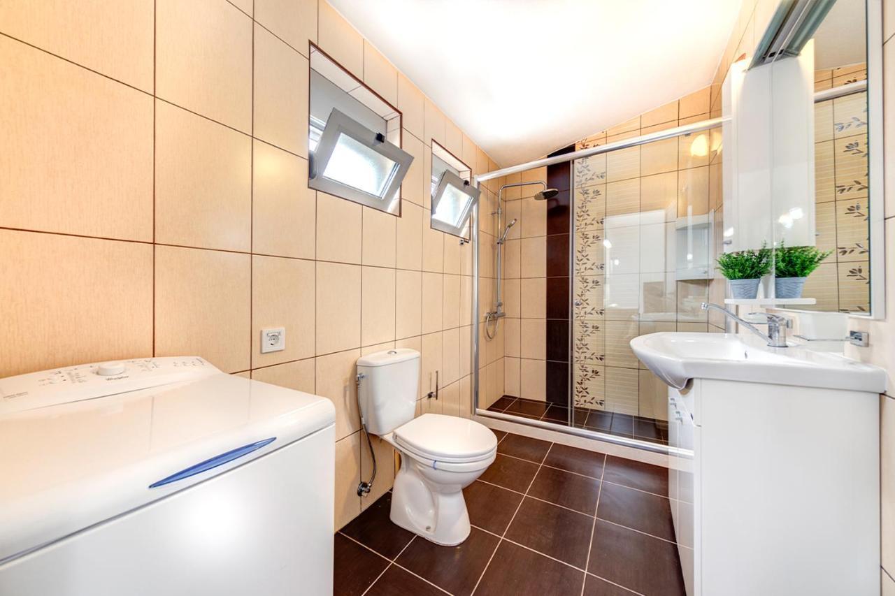 Delfin Apartments Sutomore Luaran gambar