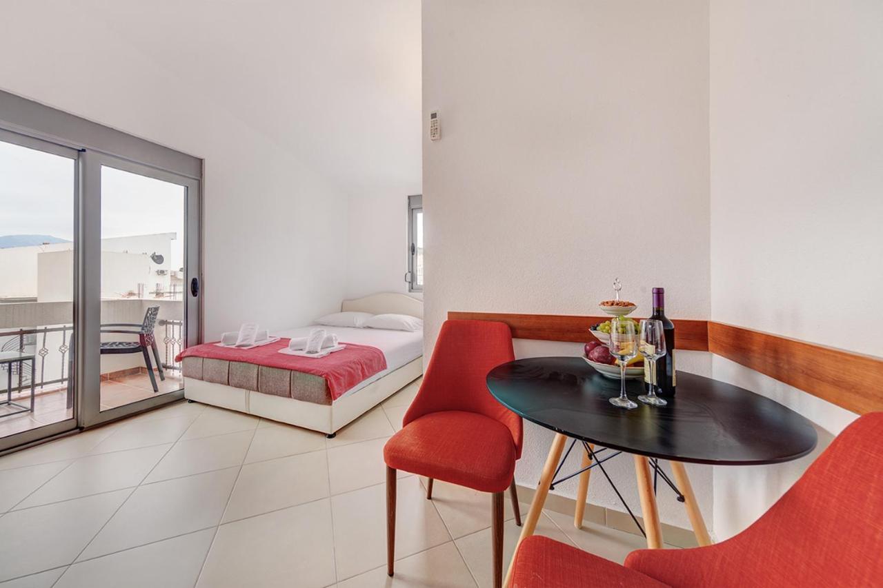 Delfin Apartments Sutomore Luaran gambar