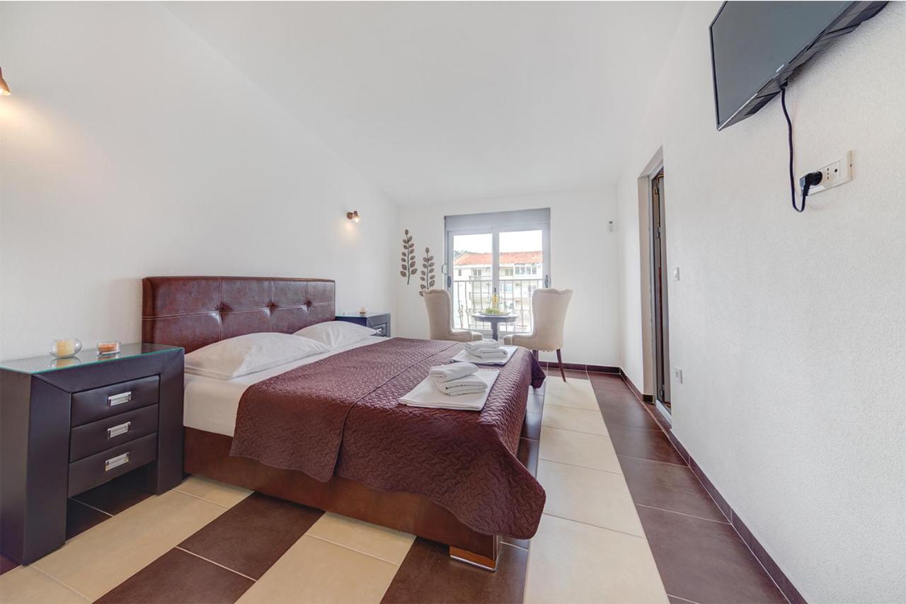 Delfin Apartments Sutomore Luaran gambar