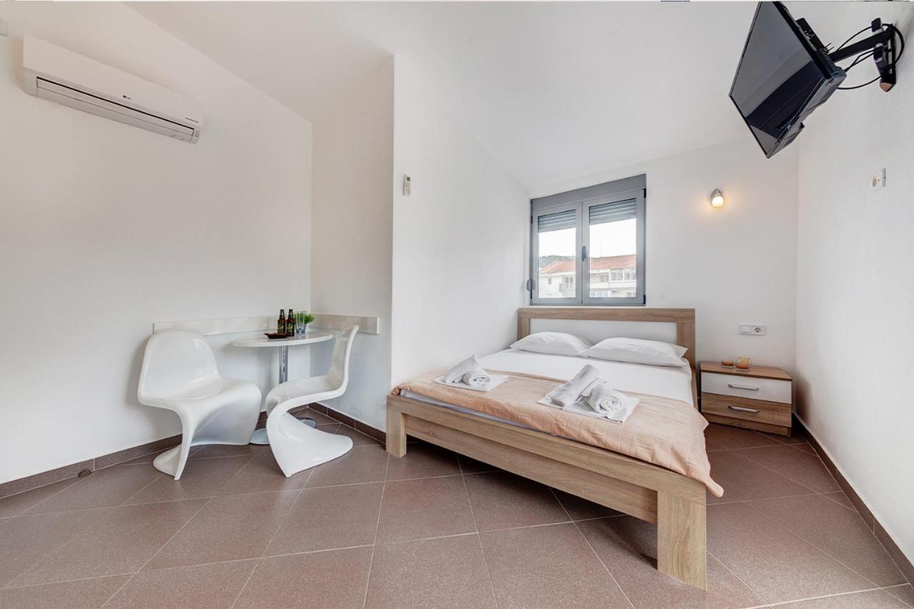 Delfin Apartments Sutomore Luaran gambar