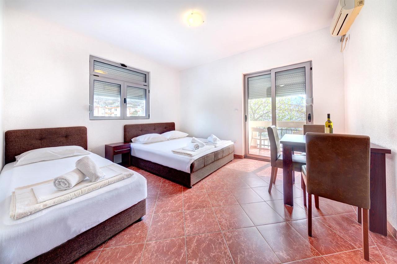 Delfin Apartments Sutomore Luaran gambar