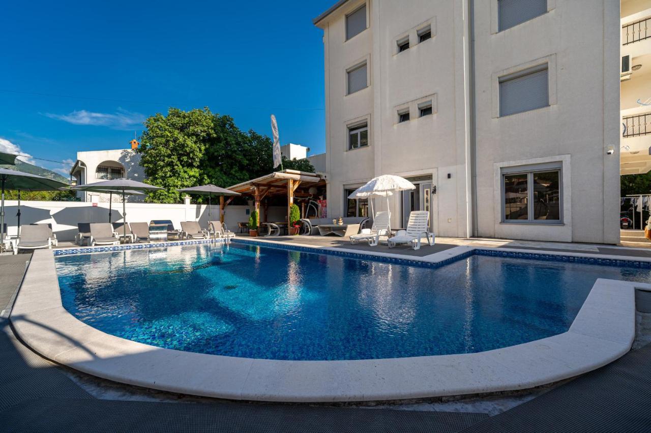 Delfin Apartments Sutomore Luaran gambar