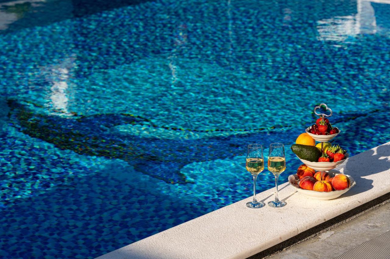 Delfin Apartments Sutomore Luaran gambar