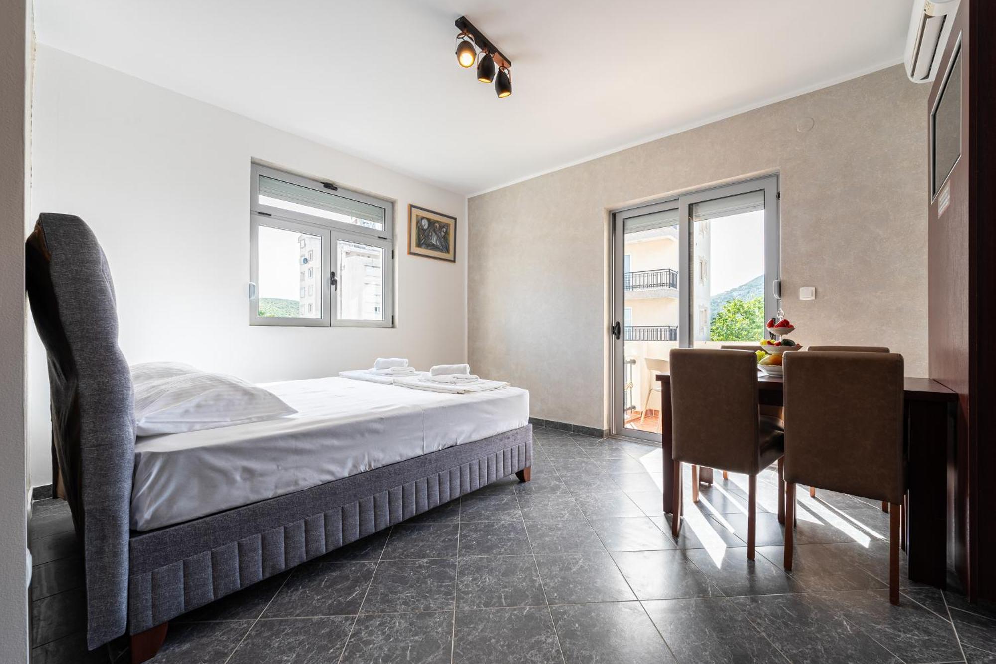Delfin Apartments Sutomore Luaran gambar