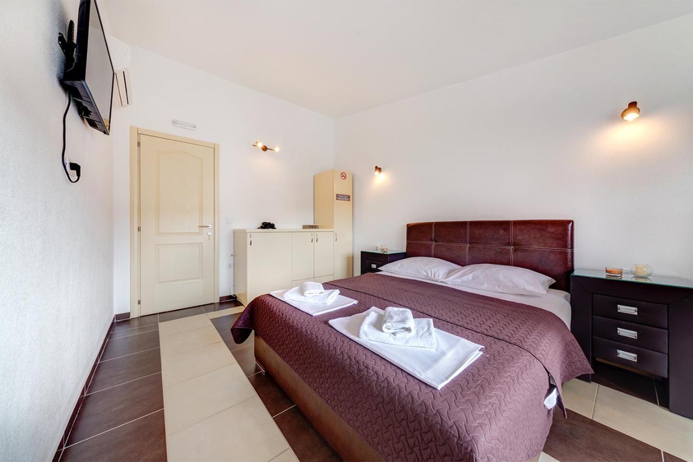 Delfin Apartments Sutomore Bilik gambar