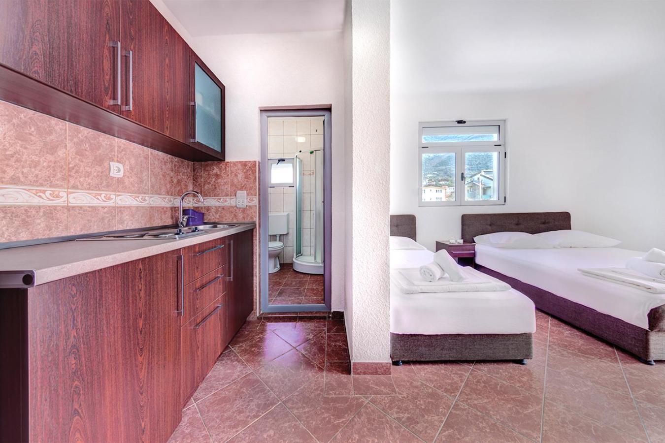 Delfin Apartments Sutomore Bilik gambar