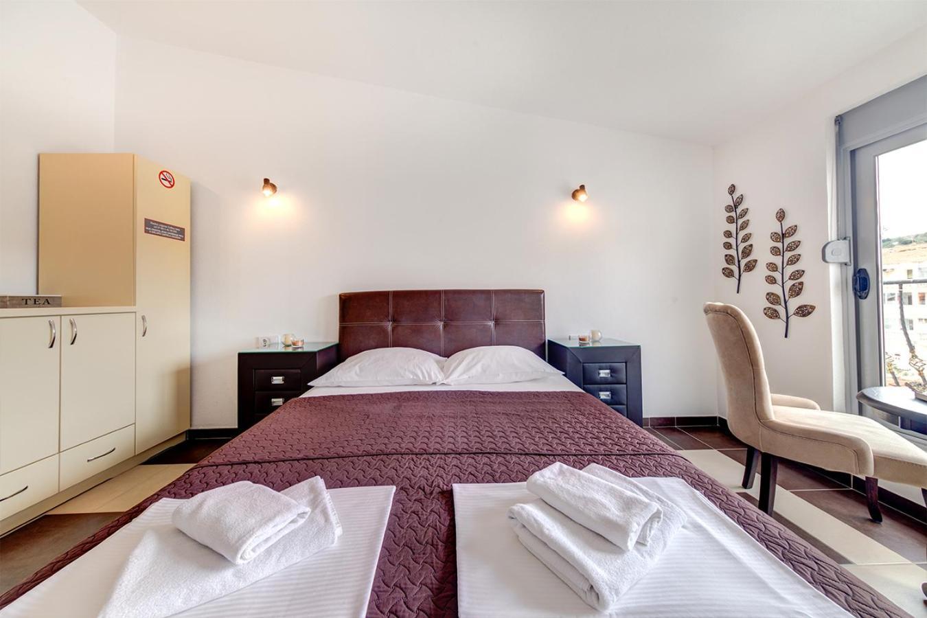 Delfin Apartments Sutomore Bilik gambar